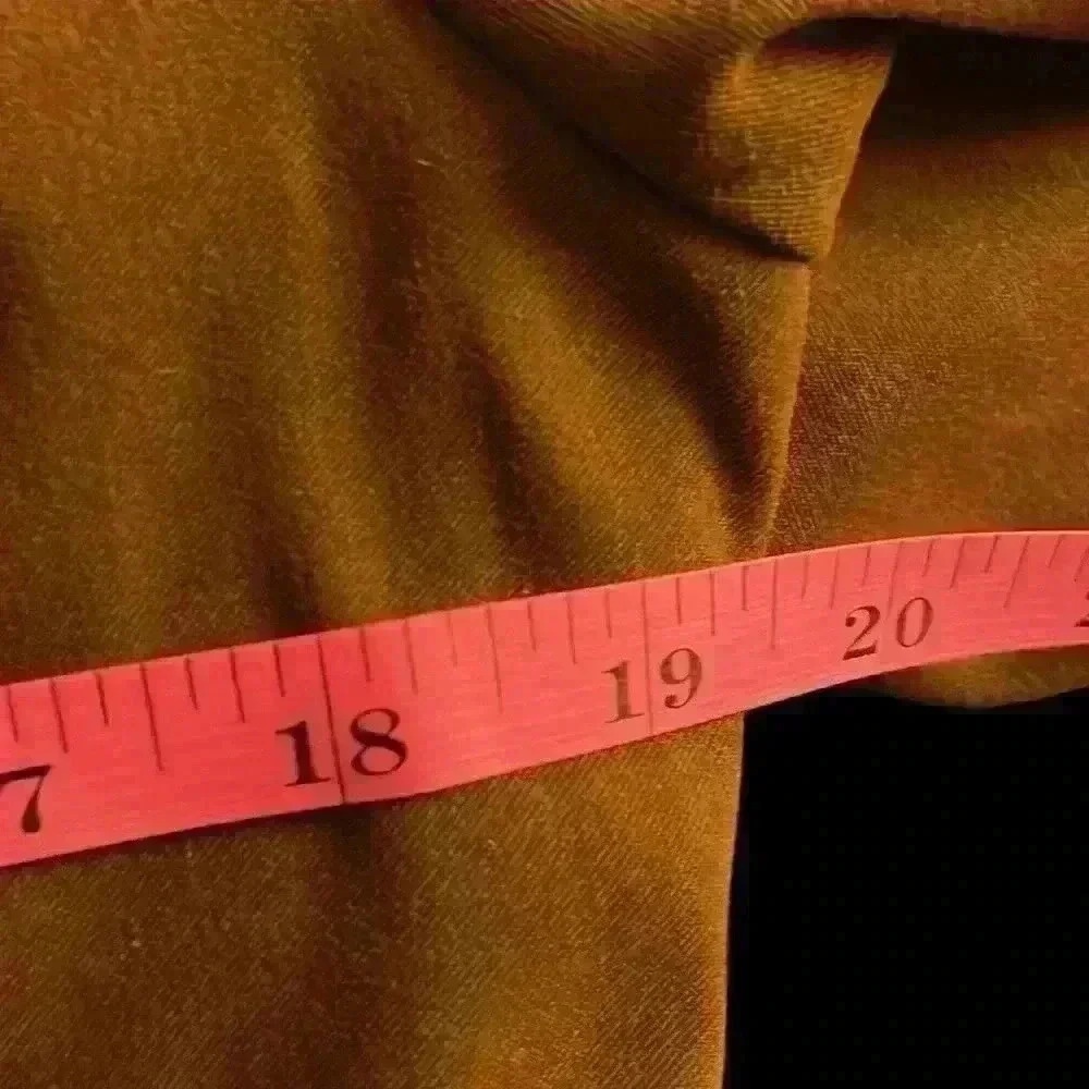 Beautiful and soft fawn colored faux suede cropped jacket size 12 petite - Picture 5 of 10